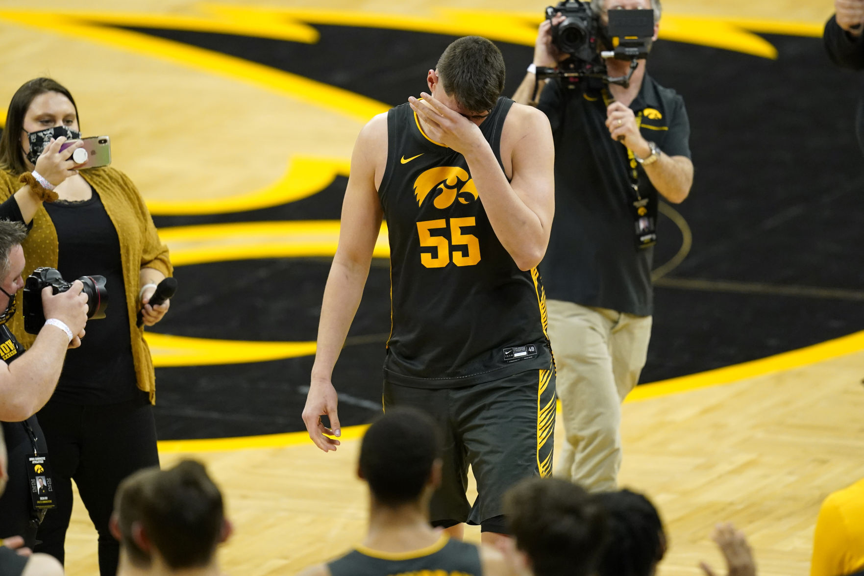 Iowa 77, UW 73